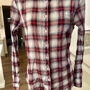 GAP Plaid Button-Up Shirt | Red, Gray & White | Size M